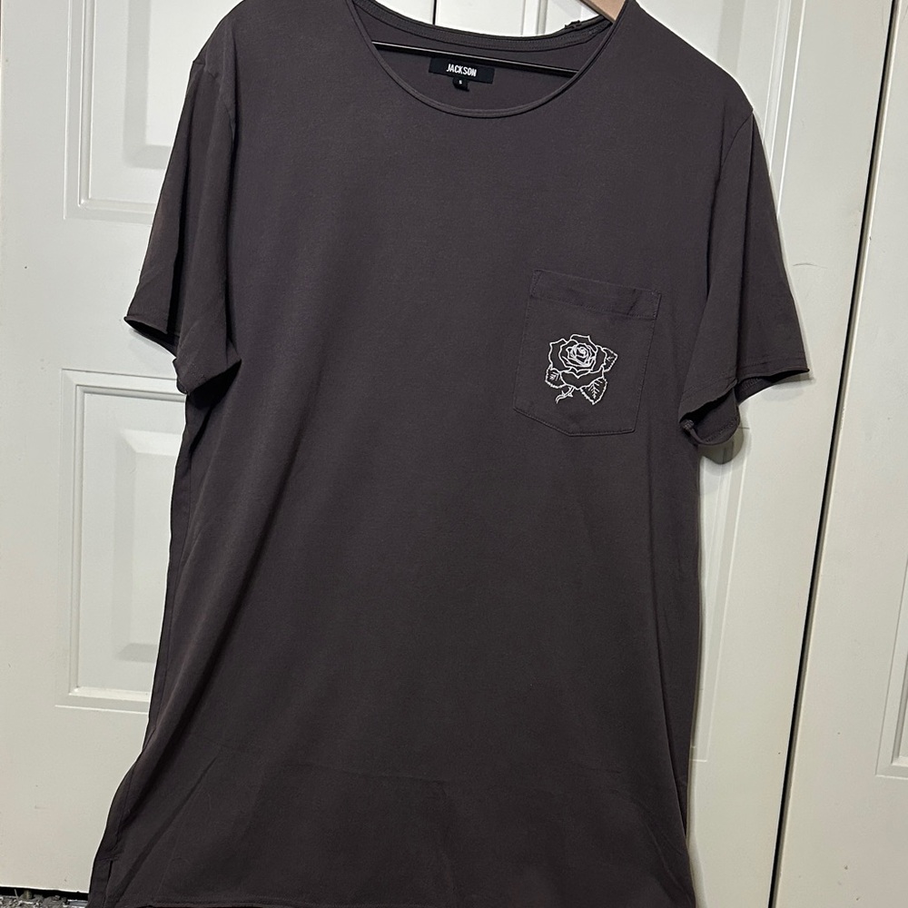 JACKSON Men's Charcoal T-Shirt with Rose Pocket